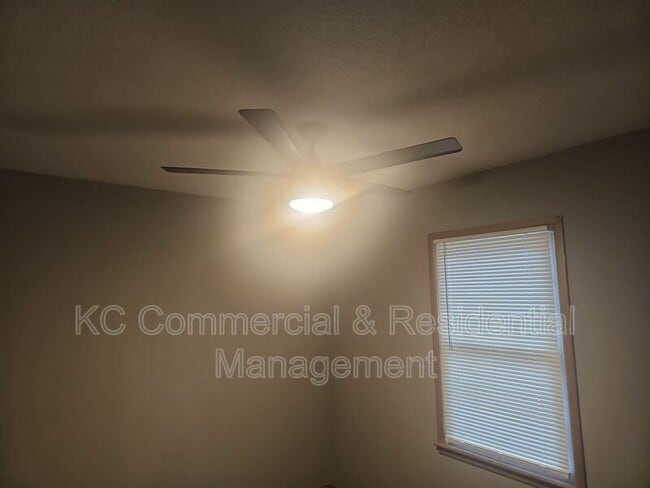 Building Photo - 6713 NW Evelyn St