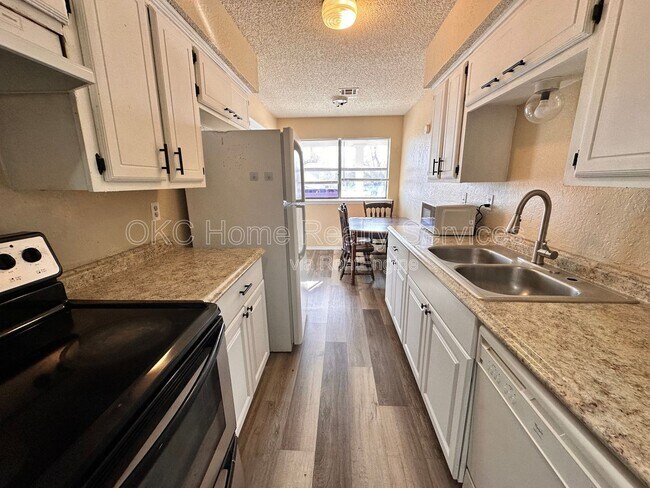 Building Photo - 109 SE 42nd St