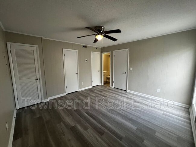 Building Photo - 5874 Century Oaks Dr