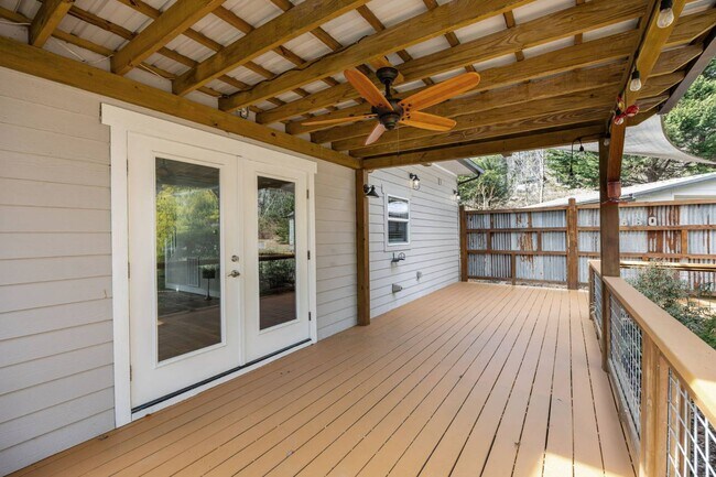 Building Photo - 251 Landwood Ln