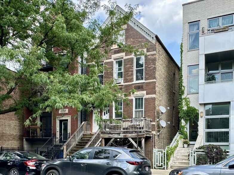Primary Photo - 2341 N Leavitt St