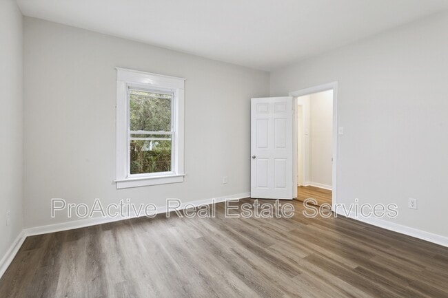 Building Photo - 1307 Holly Ave