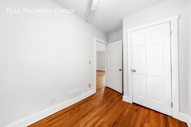 Building Photo - 1378 1/2 Indianola Avenue-