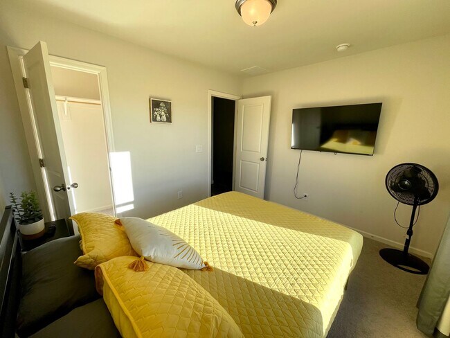 Building Photo - New 4 Bedroom Home in Bullhead City! AVAILABLE FURNISHED OR UNFURNISHED!