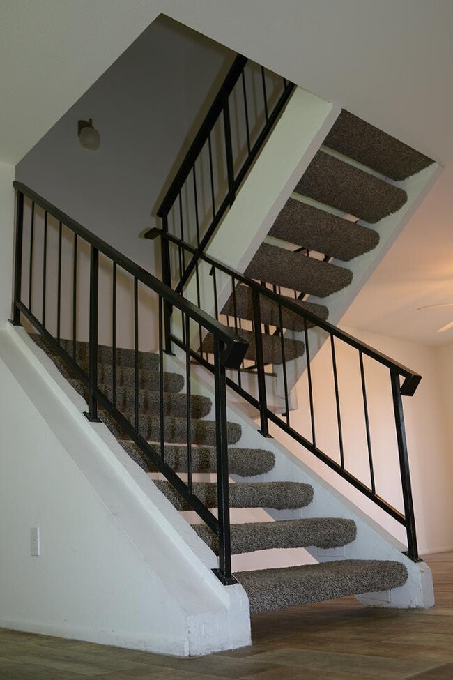 Building Photo - 2881 E Fairmount Ave