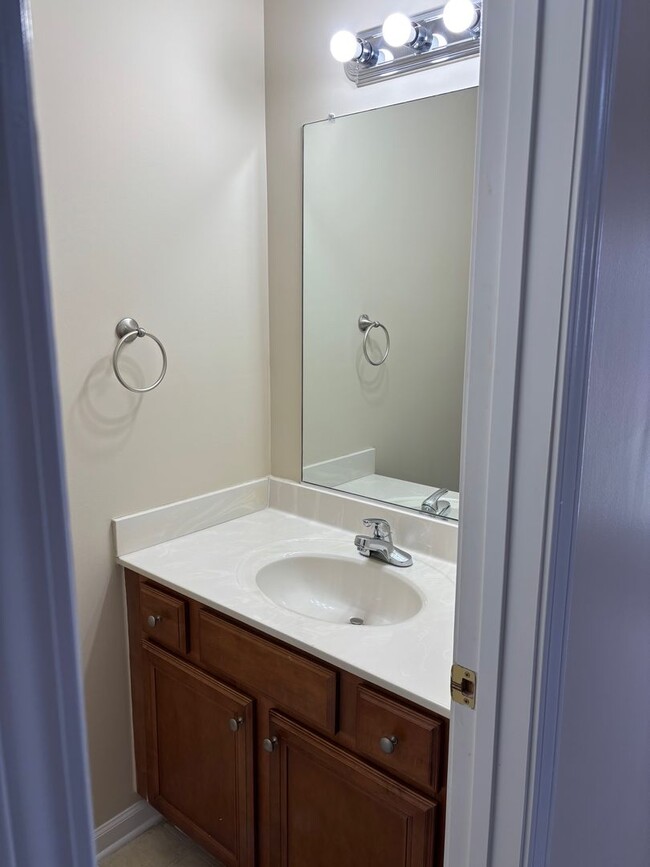 Building Photo - 2 BEDROOM 2 1/2 BATH TOWN HOME