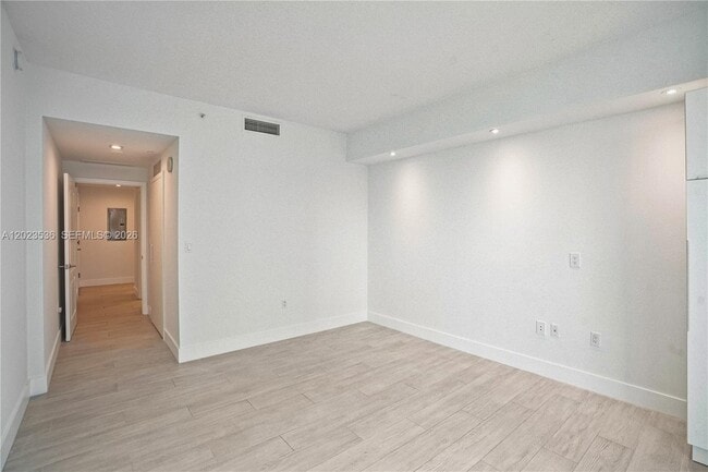 Building Photo - 2101 Brickell Ave
