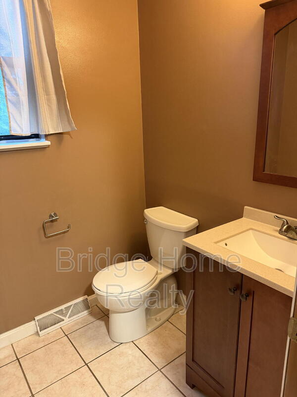 Building Photo - 210 Woodhaven Dr