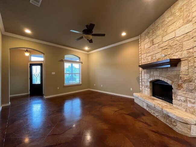 Building Photo - 3 Bedroom Single Family Home