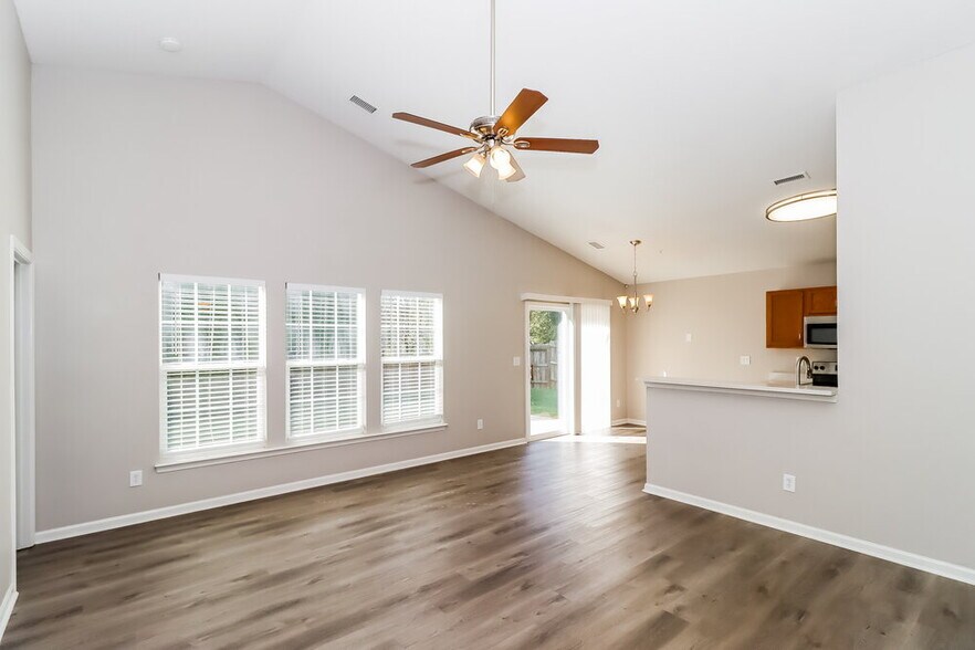 Building Photo - 135 Winborne Dr