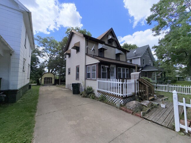 Building Photo - 2176 Stone St