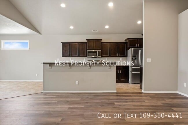 Building Photo - 558 S Lakeland Dr