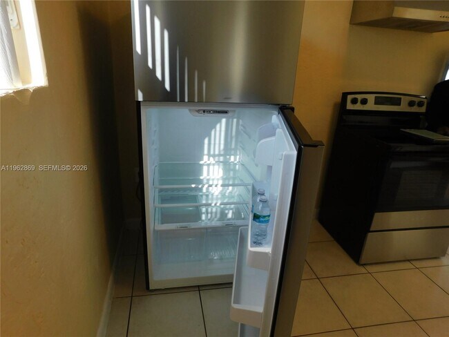 Building Photo - 10121 W Jessamine St