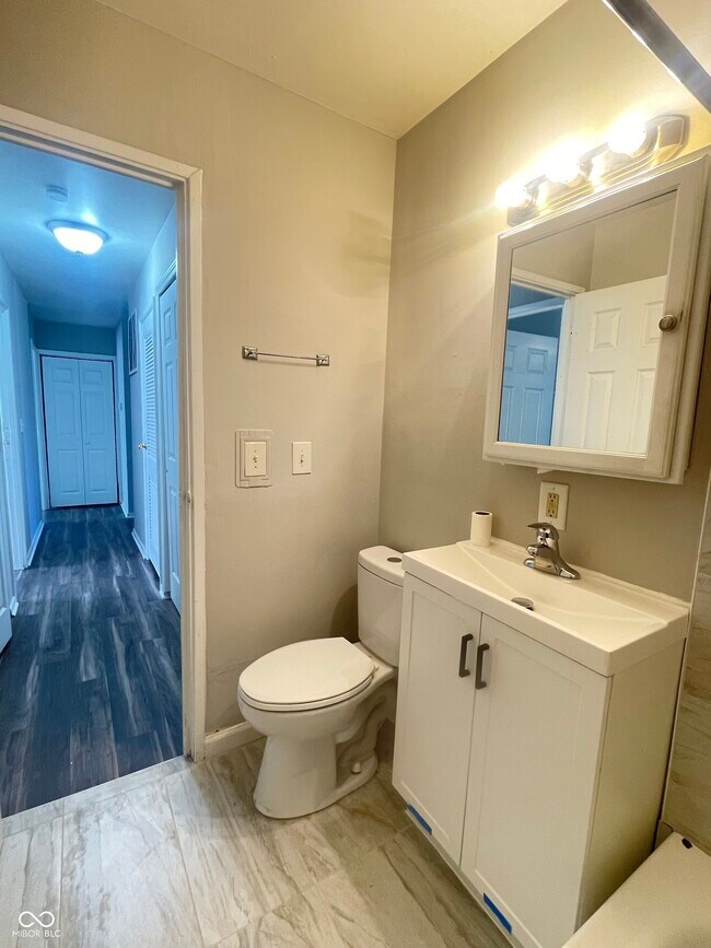 Building Photo - 5225 E 34th St