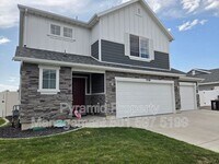Building Photo - 3536 Bayview Dr