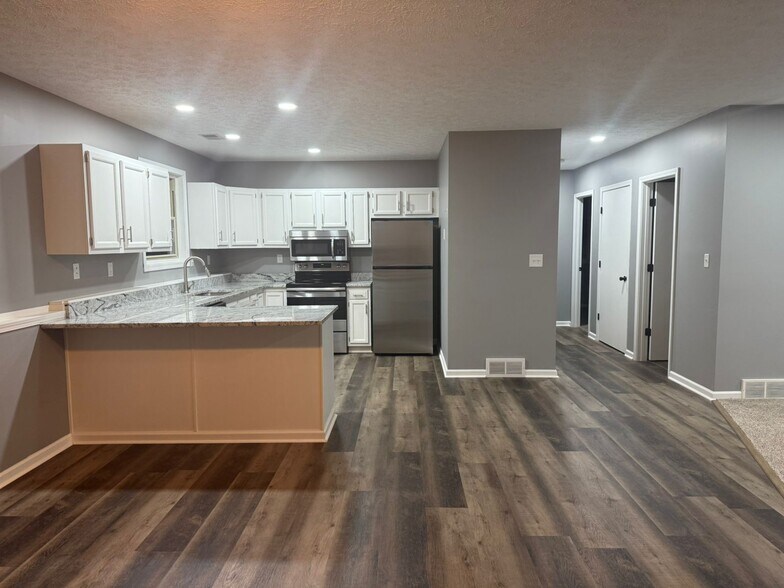 Building Photo - 2347 Ferguson Rd