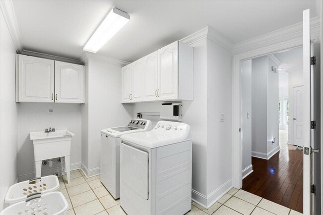 Building Photo - 901 Renaissance Ct