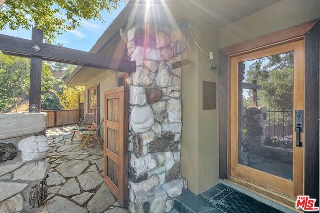 Building Photo - 15511 Woodcrest Dr