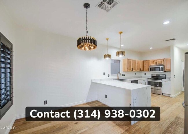 Building Photo - 1750 W Union Hills Dr