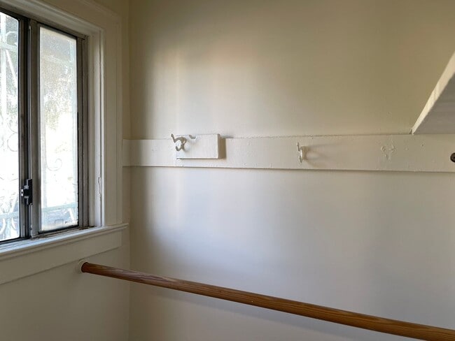 Building Photo - KENWOOD