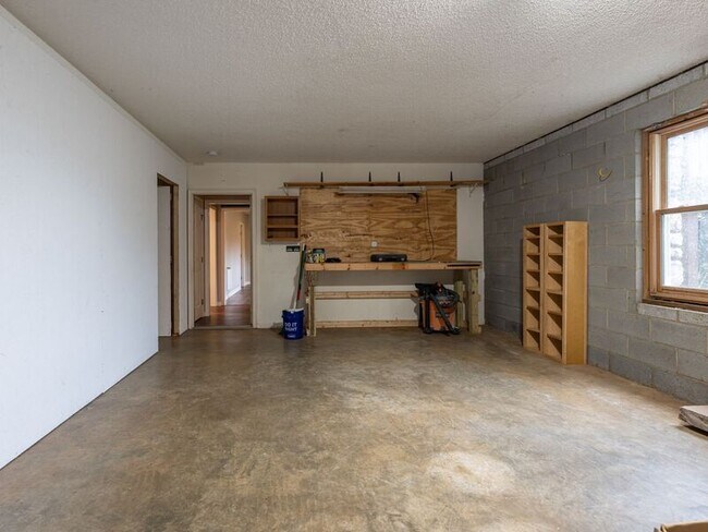 Building Photo - 15 Tiffany Ln