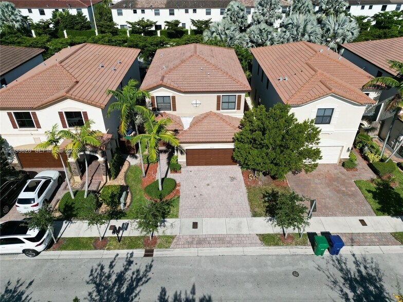 Building Photo - 8858 NW 101st Pl