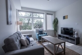 Building Photo - 910 Beacon St