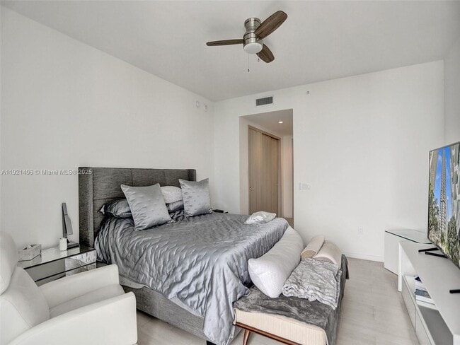 Building Photo - 1000 Brickell Plaza