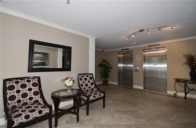 Building Photo - 2661 S Course Dr