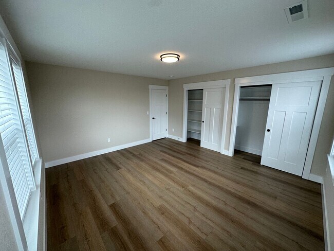 Building Photo - 616