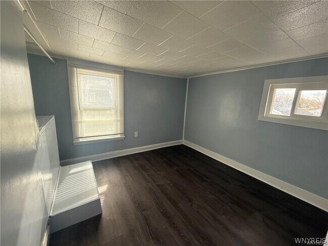 Building Photo - 300 Springville Ave