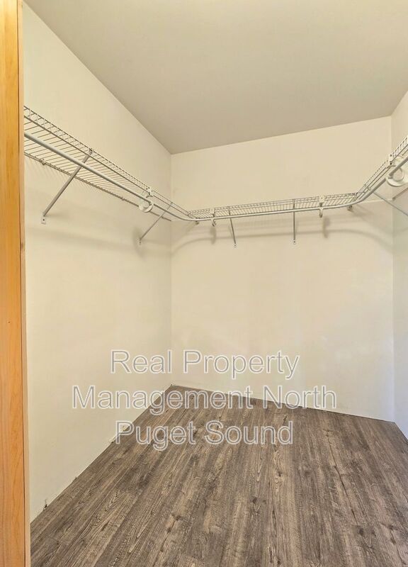 Building Photo - 4914 6th Ave NW