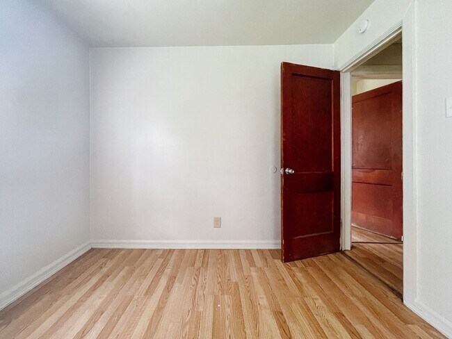Building Photo - 810 S Luick Ave