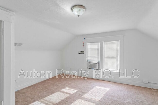 Building Photo - 3825 Walnut St