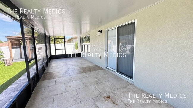 Building Photo - 1040 Elderberry Dr