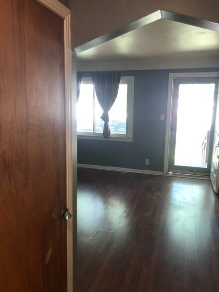 Building Photo - 3036 Greenfield Rd