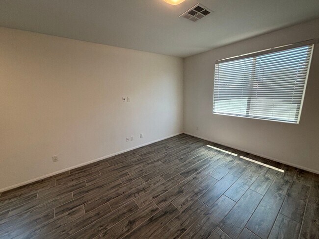 Building Photo - Charming 3-Bedroom Home with Spacious Back...