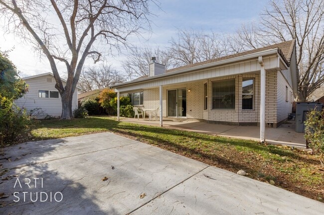 Building Photo - 4 Bedroom 2.5 Bath Home in Creekside Village