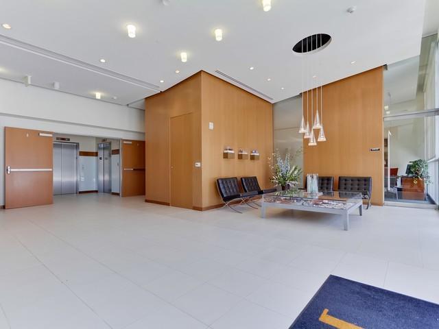Building Photo - Gorgeous Downtown Condo with Spacious Floo...