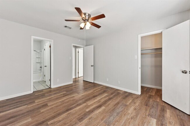 Building Photo - 1210 Southport Dr