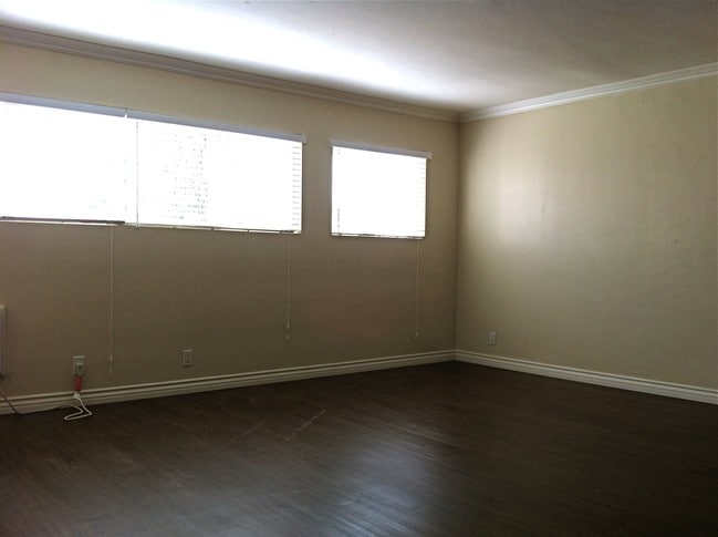 Building Photo - 7364 Hollywood