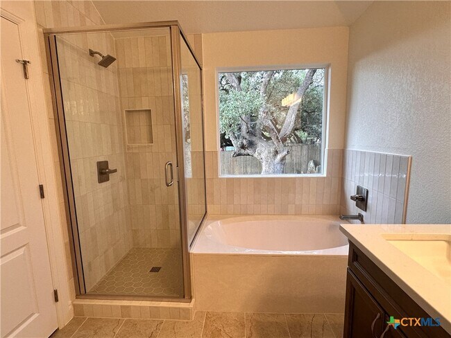 Building Photo - 2017 Ridge View Dr