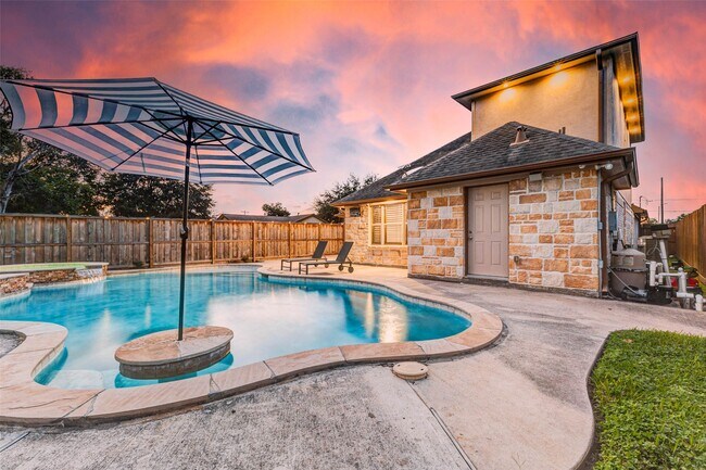 Building Photo - 402 Avenue H