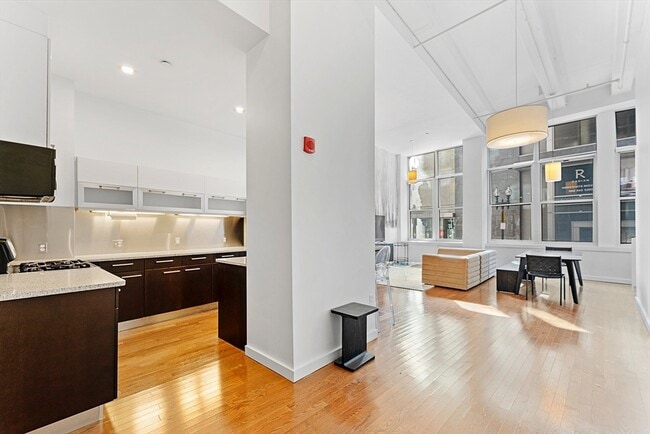 Building Photo - 88 Kingston St