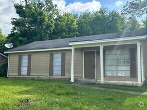Building Photo - 3 Bedroom 1 bath