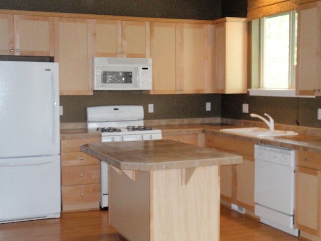 Building Photo - Two Story Home in the Riverstone Community