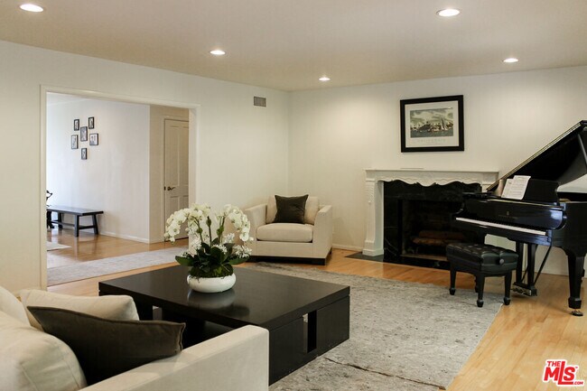 Building Photo - 1079 Marilyn Dr