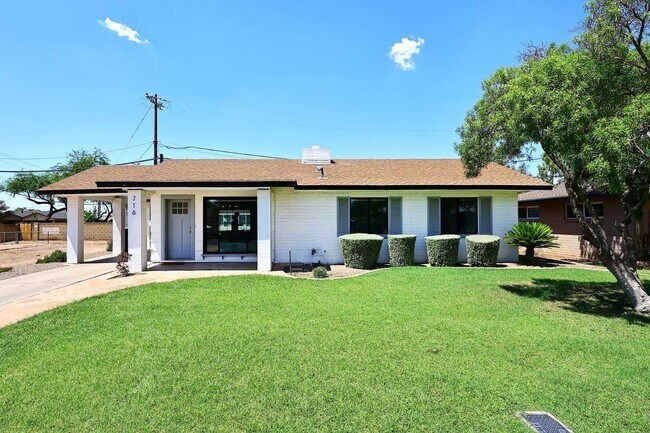 Primary Photo - 716 W 11th St