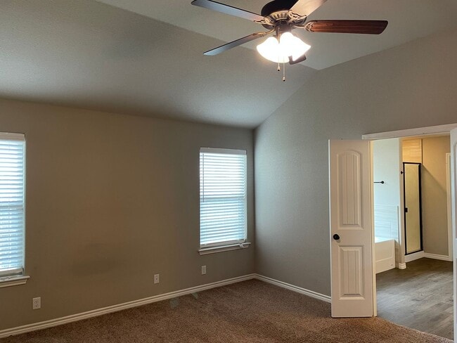 Building Photo - Available Now | Beautiful Single-Story 4 Bed, 2.5 Bath | Covered Patio | Close to Fort Cavazos | ...