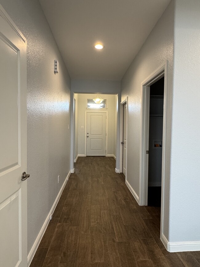 Building Photo - 2511 Allview Ln